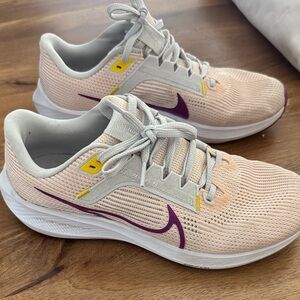 Nike Women's pink and Purple Athletic Shoes size 9